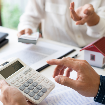 Whatsapp Business per un Consulente immobiliare che calcola la rata del mutuo per l'acquisto di una casa.